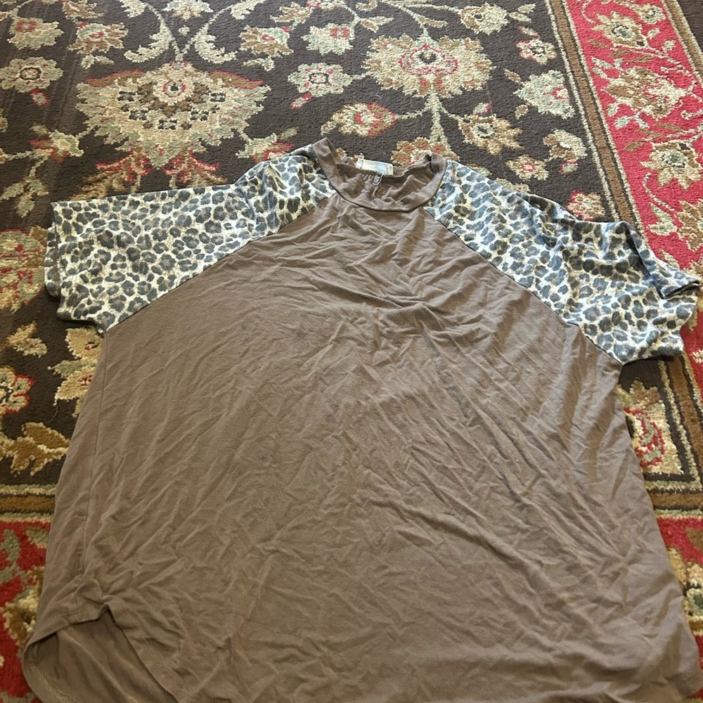 Zenana Outfitters Brown and Leopard Print Top